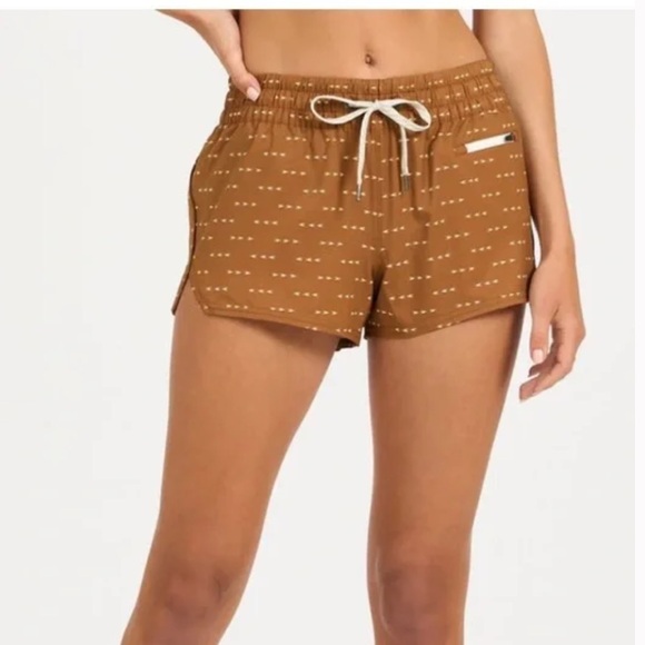 Vuori Pants - Vuori Camel Brown Dash-Print Athletic Shorts